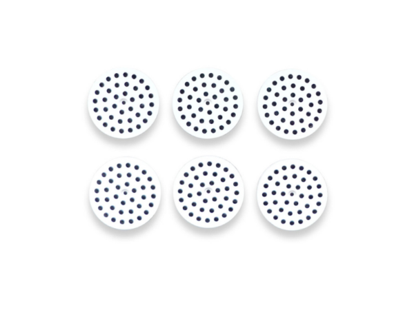 Vista frontal de 6 filtros de algodão com carvão ativado para purificação de ar no CPAP Cleaner Pro