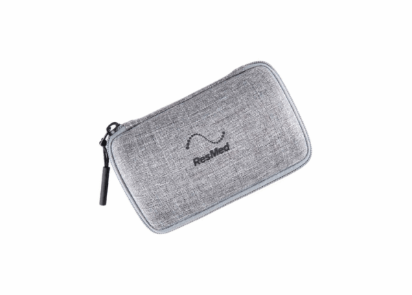 resmed-travel-case-airmini Primer plano del estuche de viaje para airmini de resmed